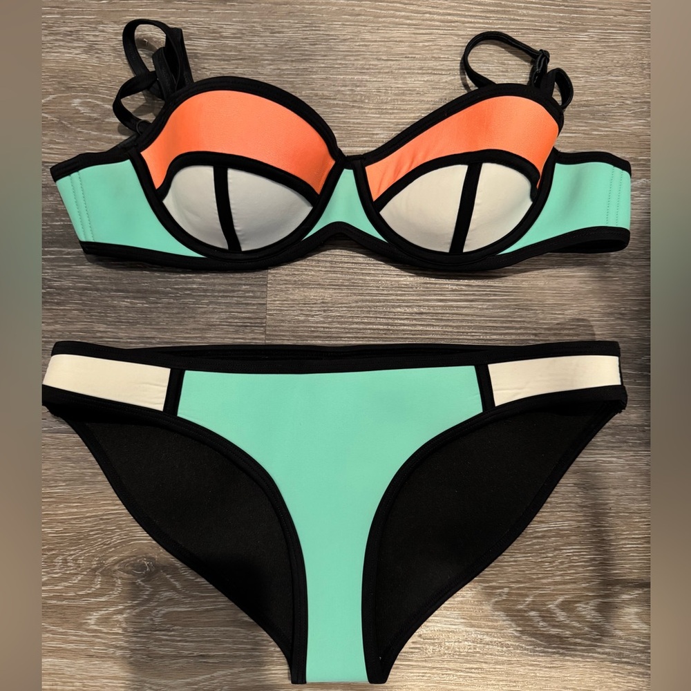 Triangl Bikini Set